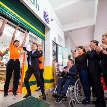 Grand opening of 3000th branch (2)